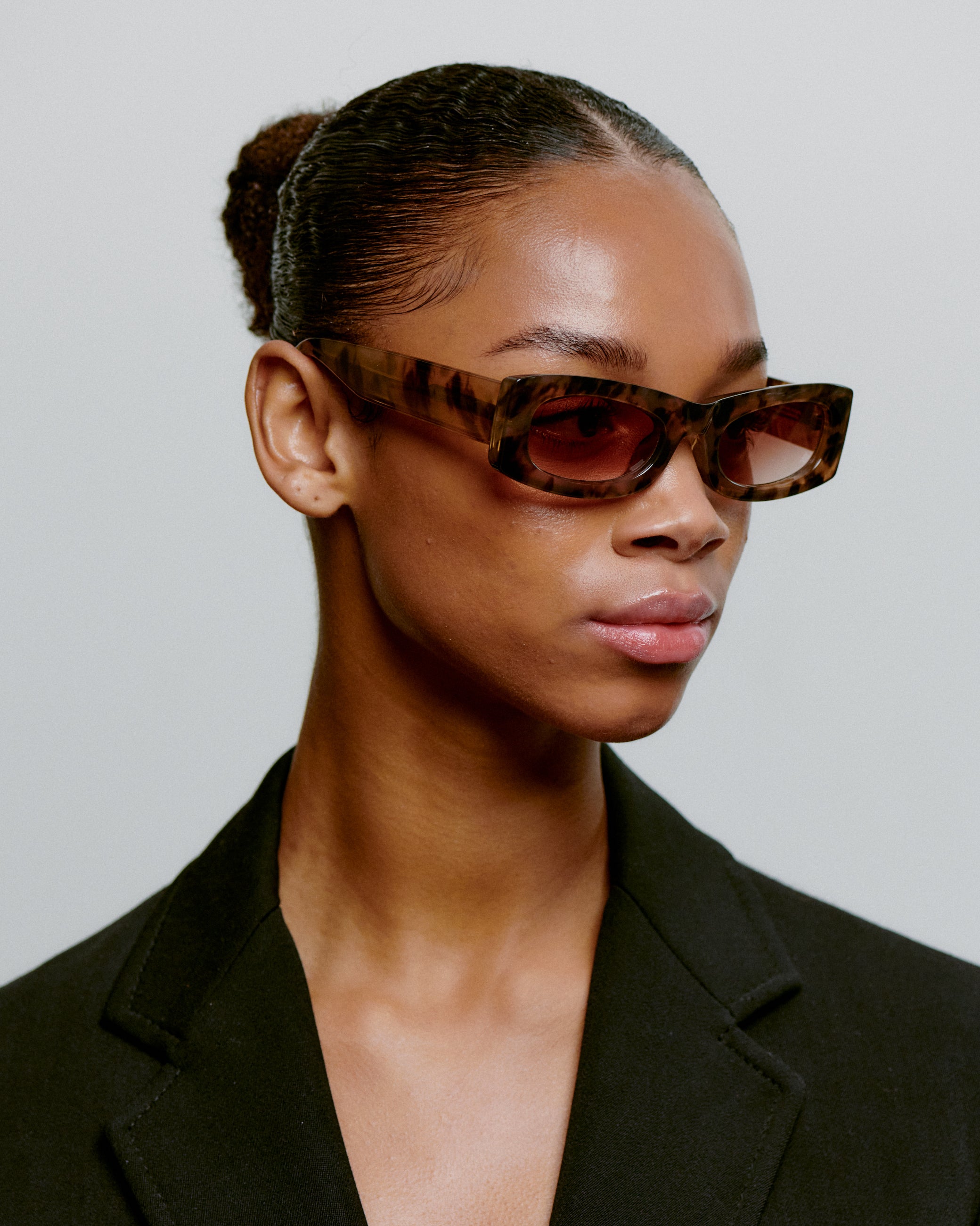 A.KJÆRBEDE - Frida Sunglasses (Coquina)