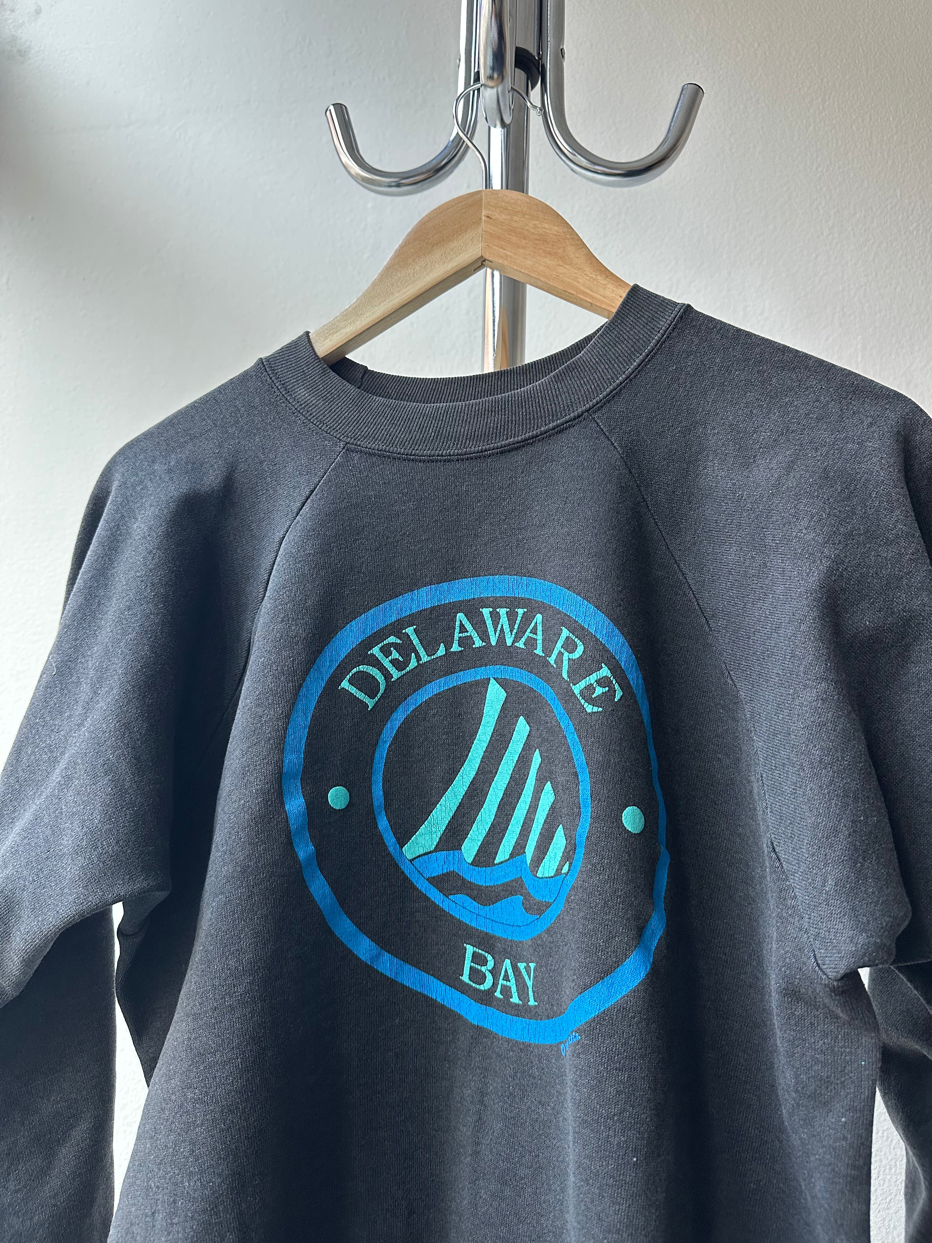 Vintage 1980s “Delaware Bay” Faded Crewneck - size M/L