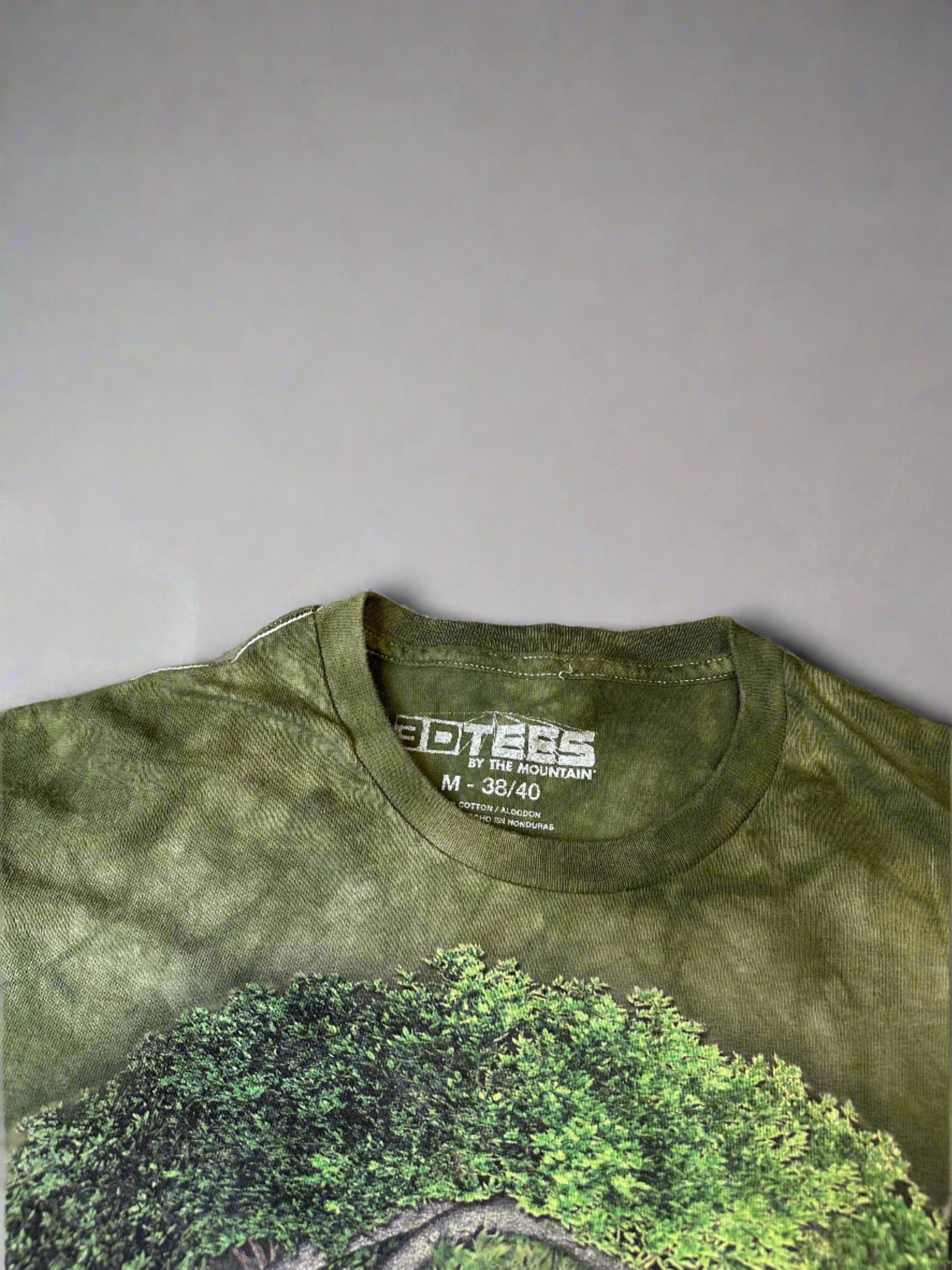 Vintage Tree T-shirt - size M