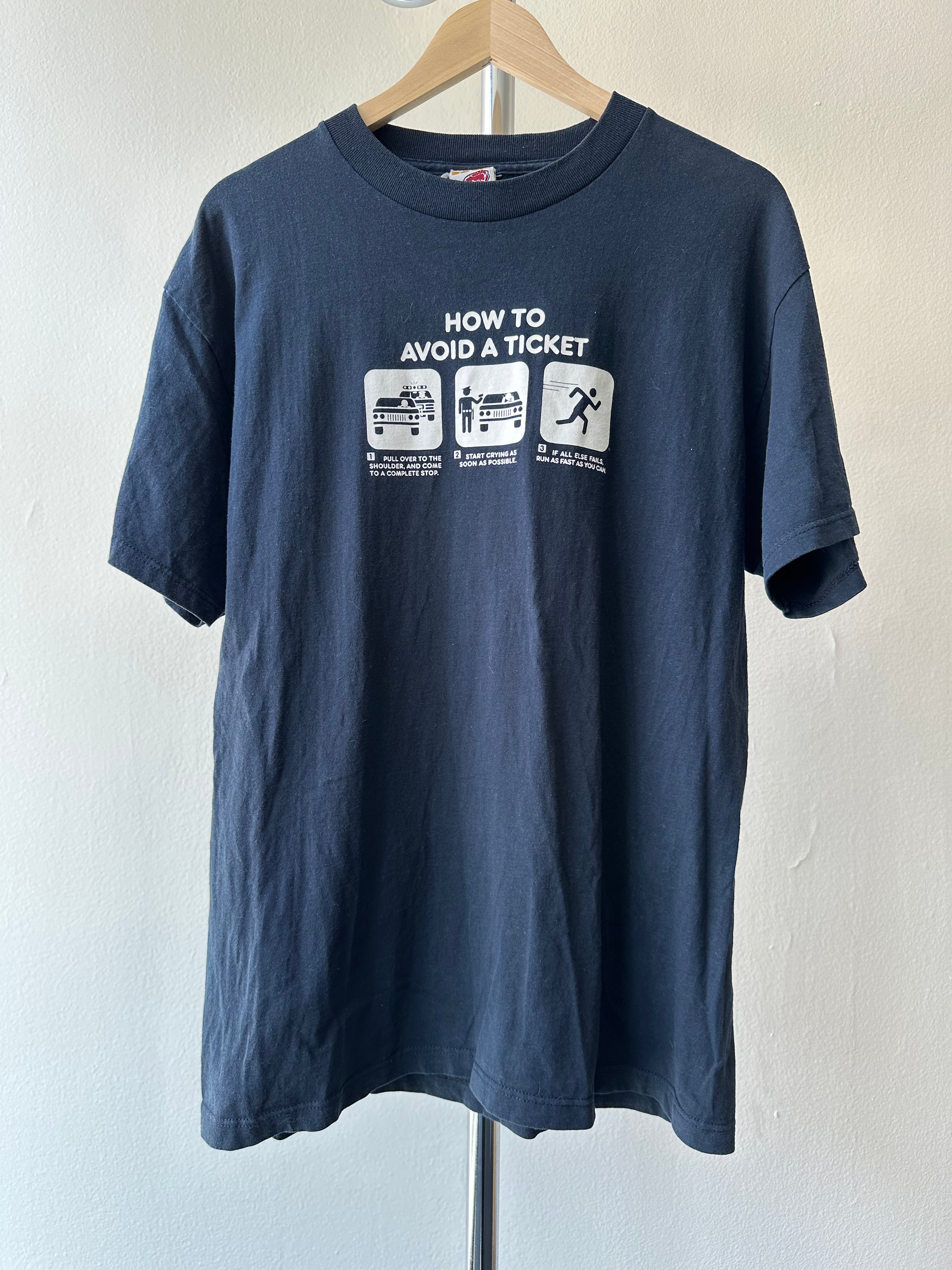 Vintage "How to Avoid a Ticket" t-shirt - size L