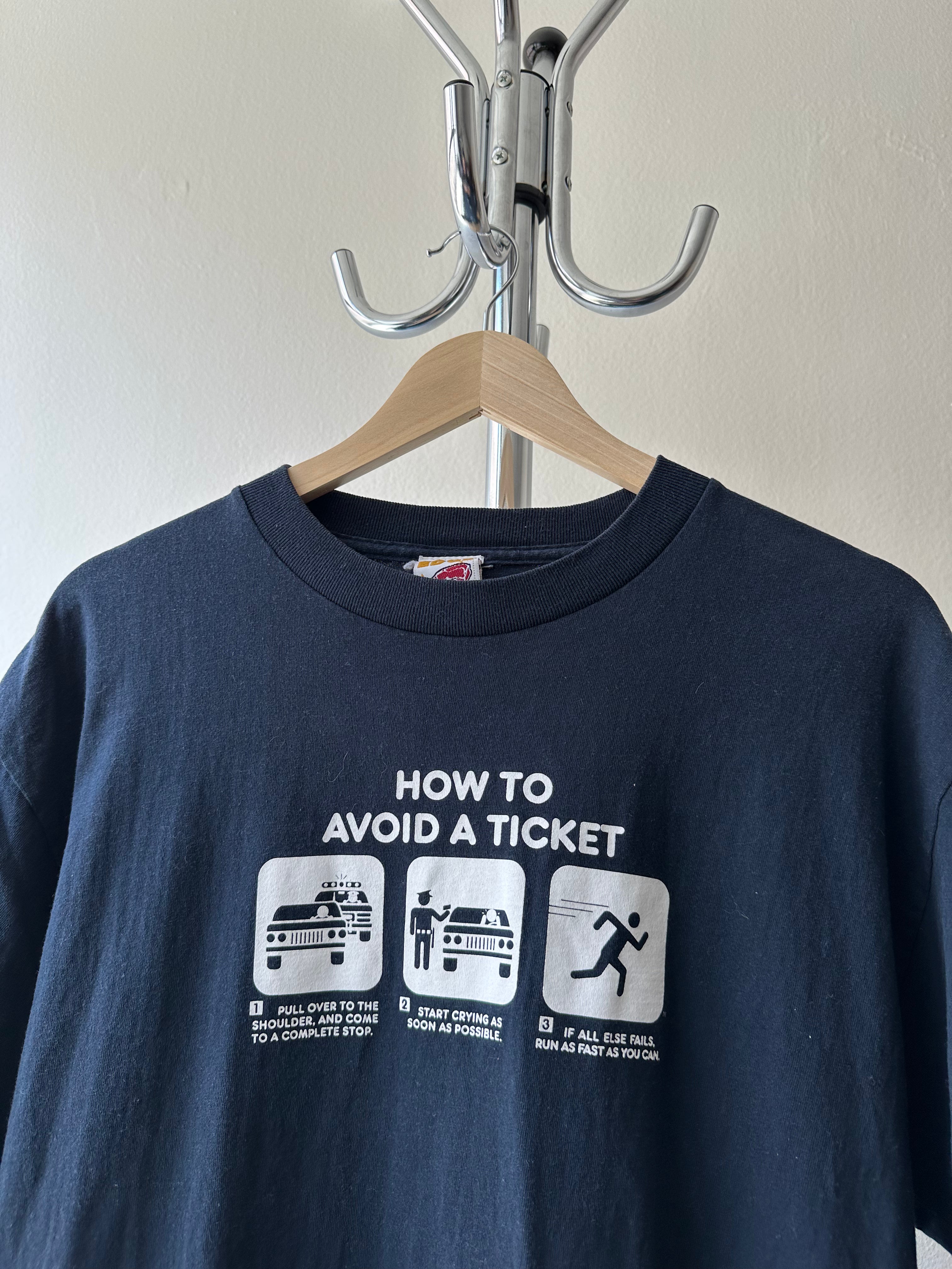 Vintage "How to Avoid a Ticket" t-shirt - size L