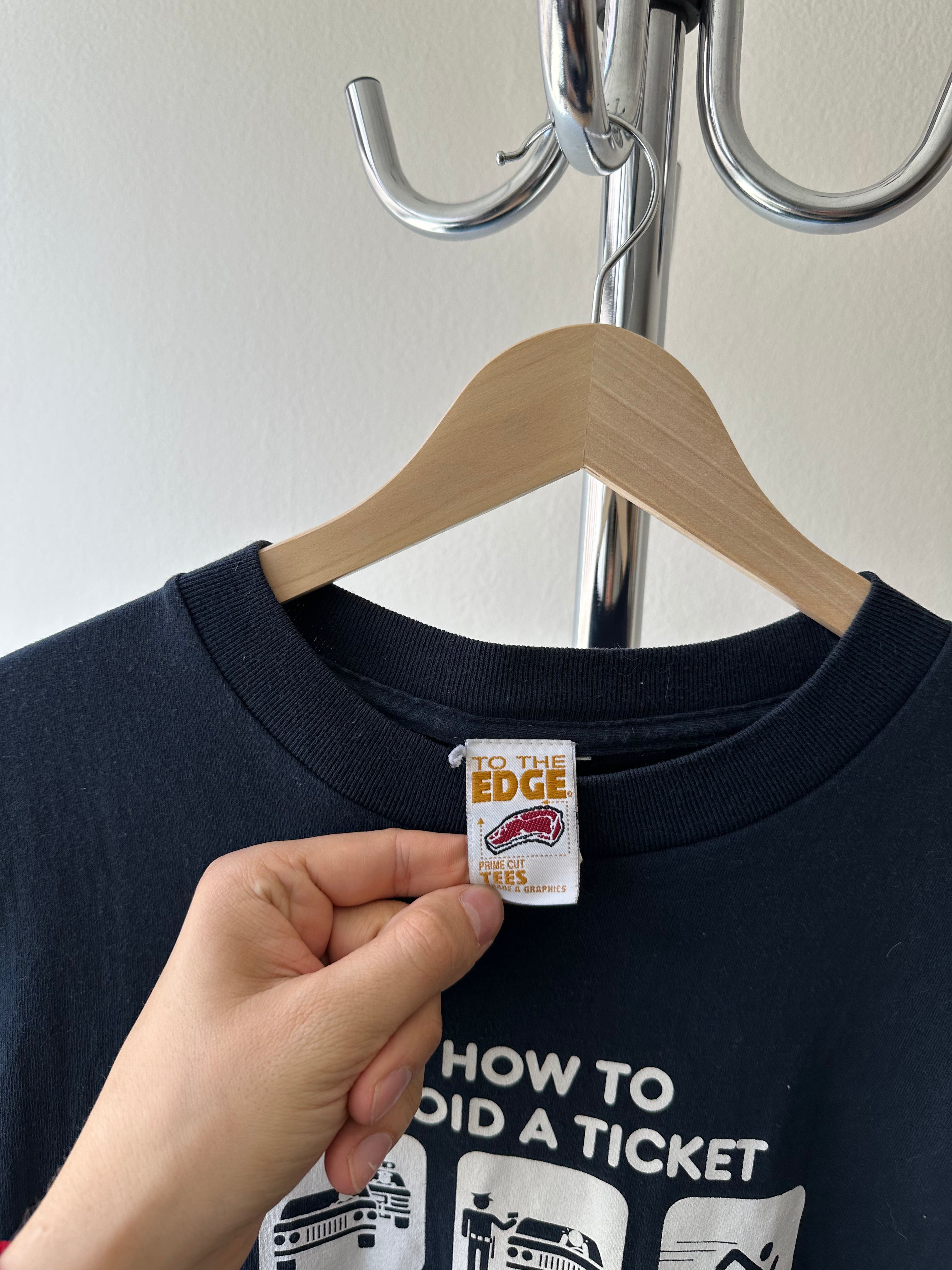 Vintage "How to Avoid a Ticket" t-shirt - size L