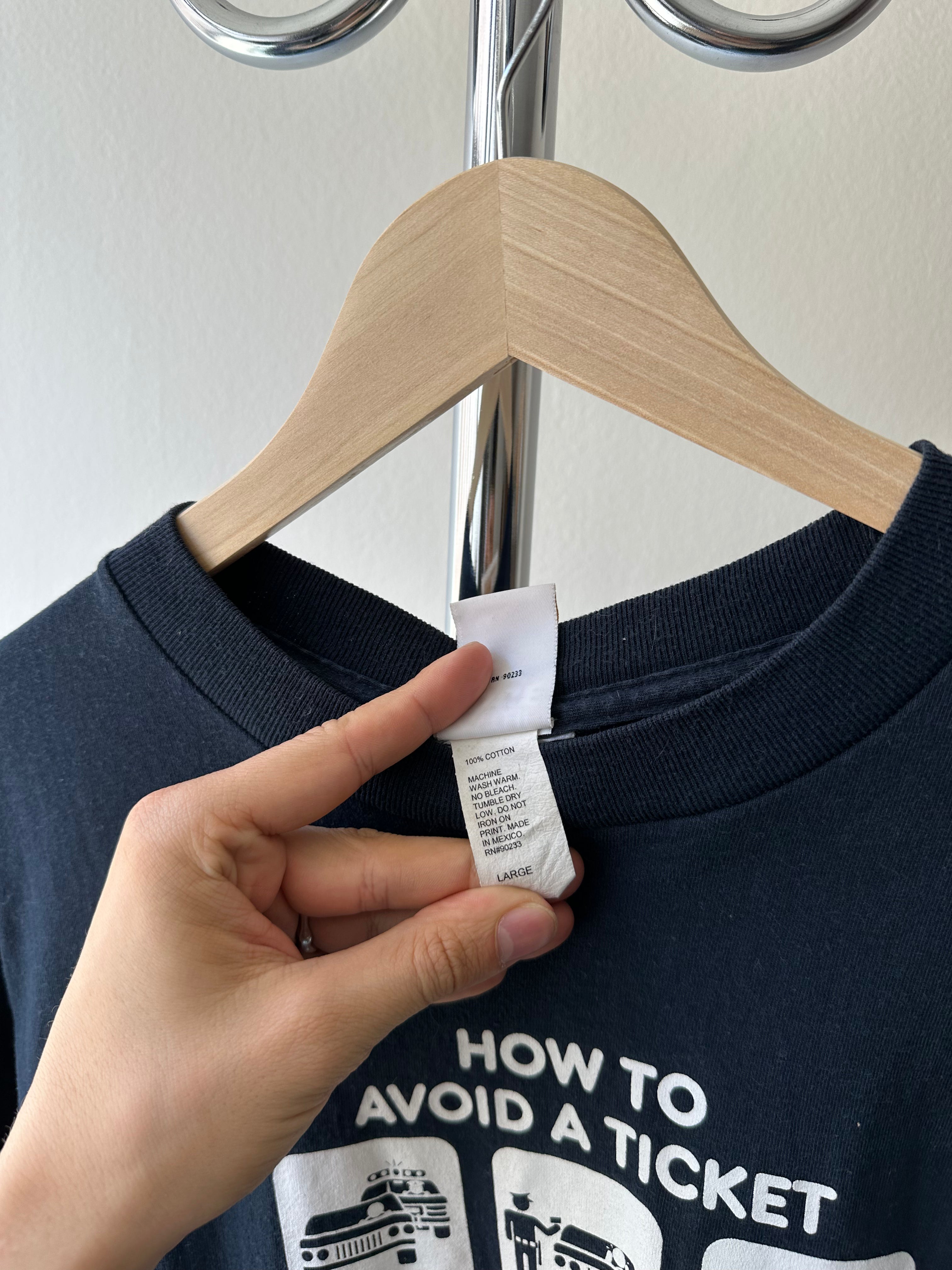 Vintage "How to Avoid a Ticket" t-shirt - size L