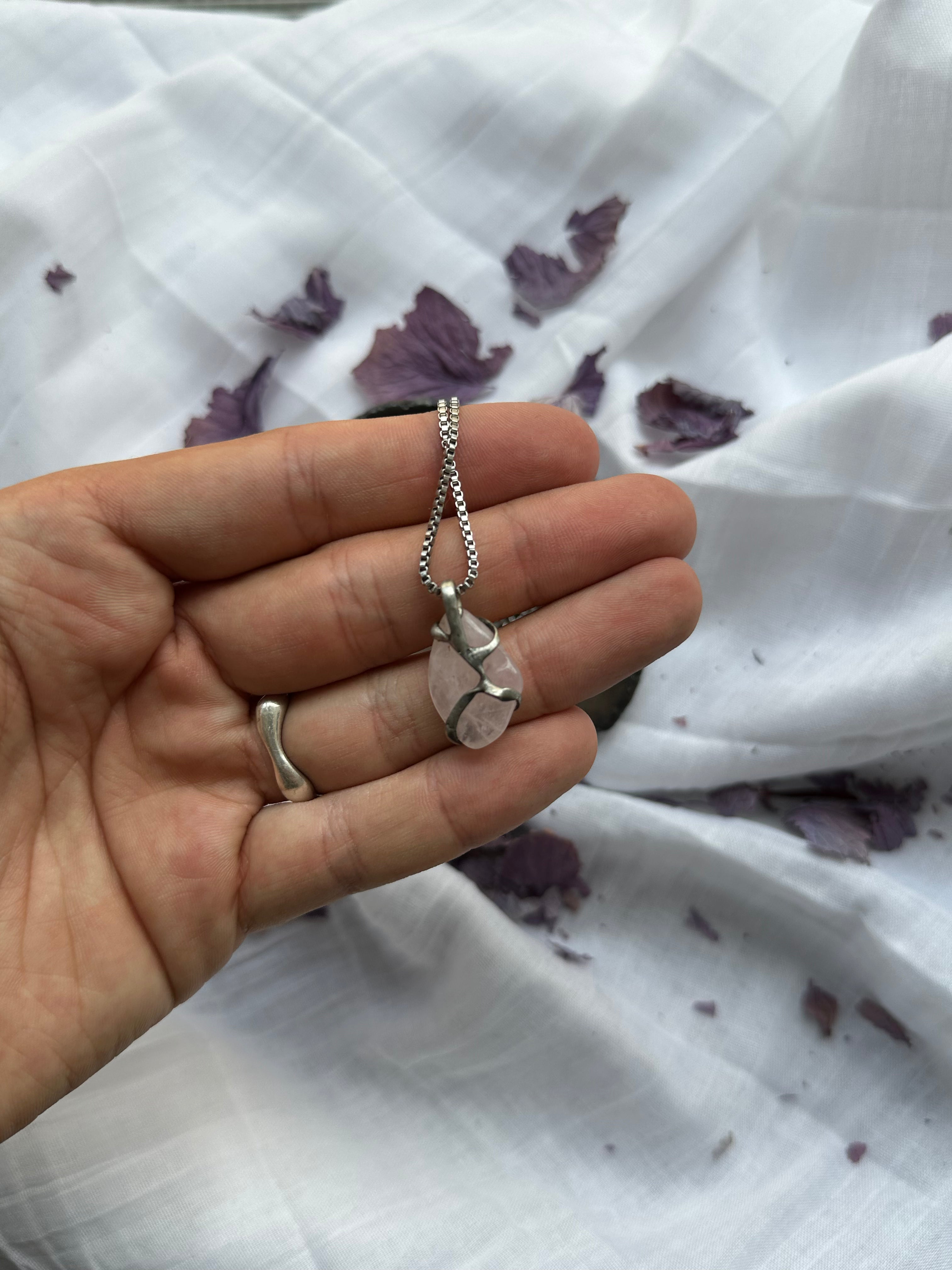 “Quiet Bloom” – Rose Quartz Pendant by Laura Řezaninova