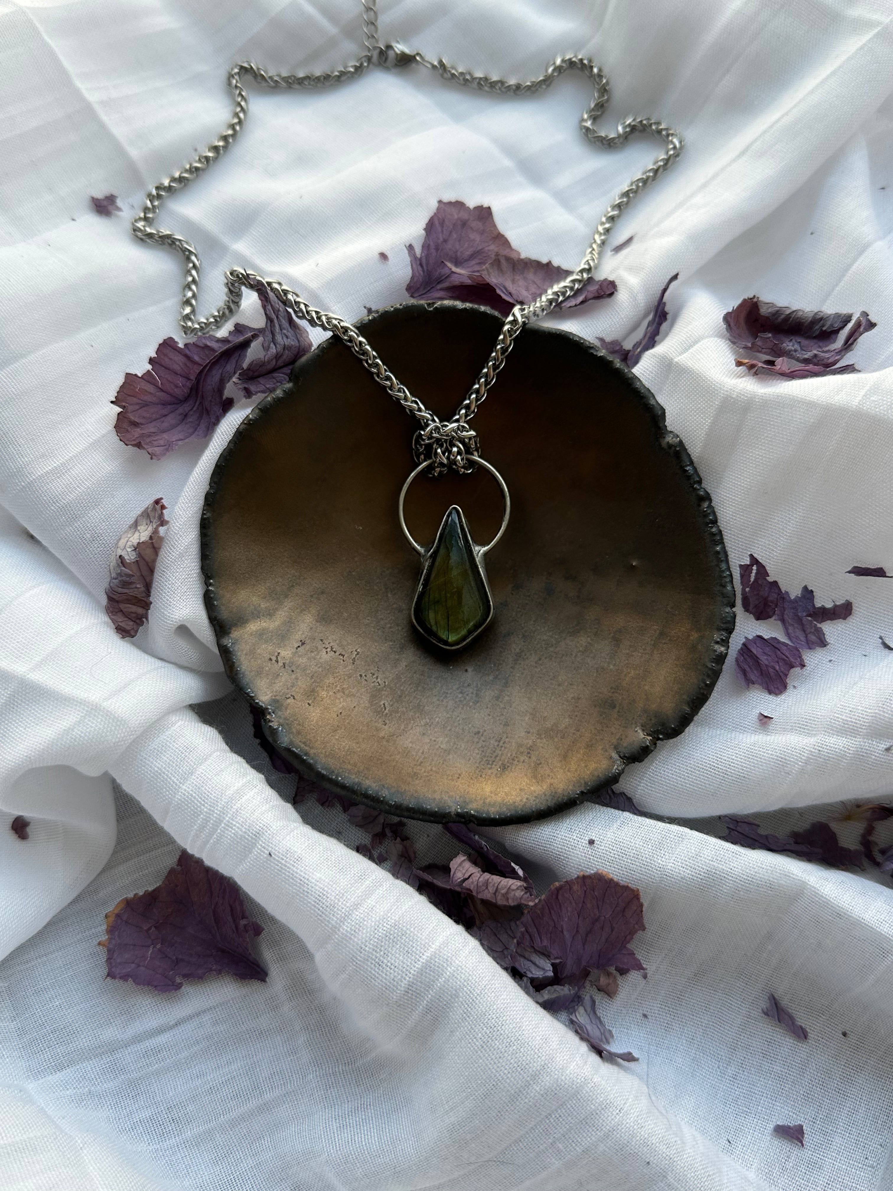 "Whispering Aurora" – Labradorite Pendant by Laura Řezaninová
