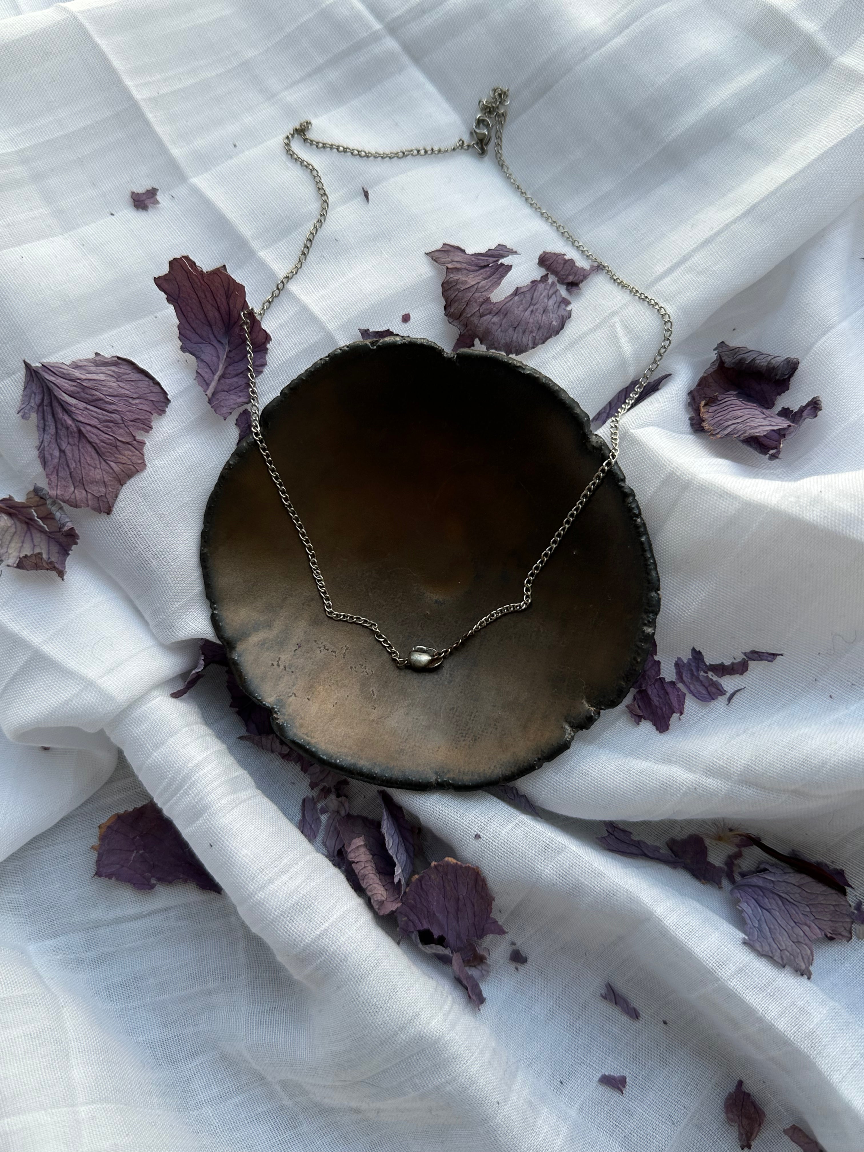 “Gravity Drop” – Handformed Pendant by Laura Řezaninová