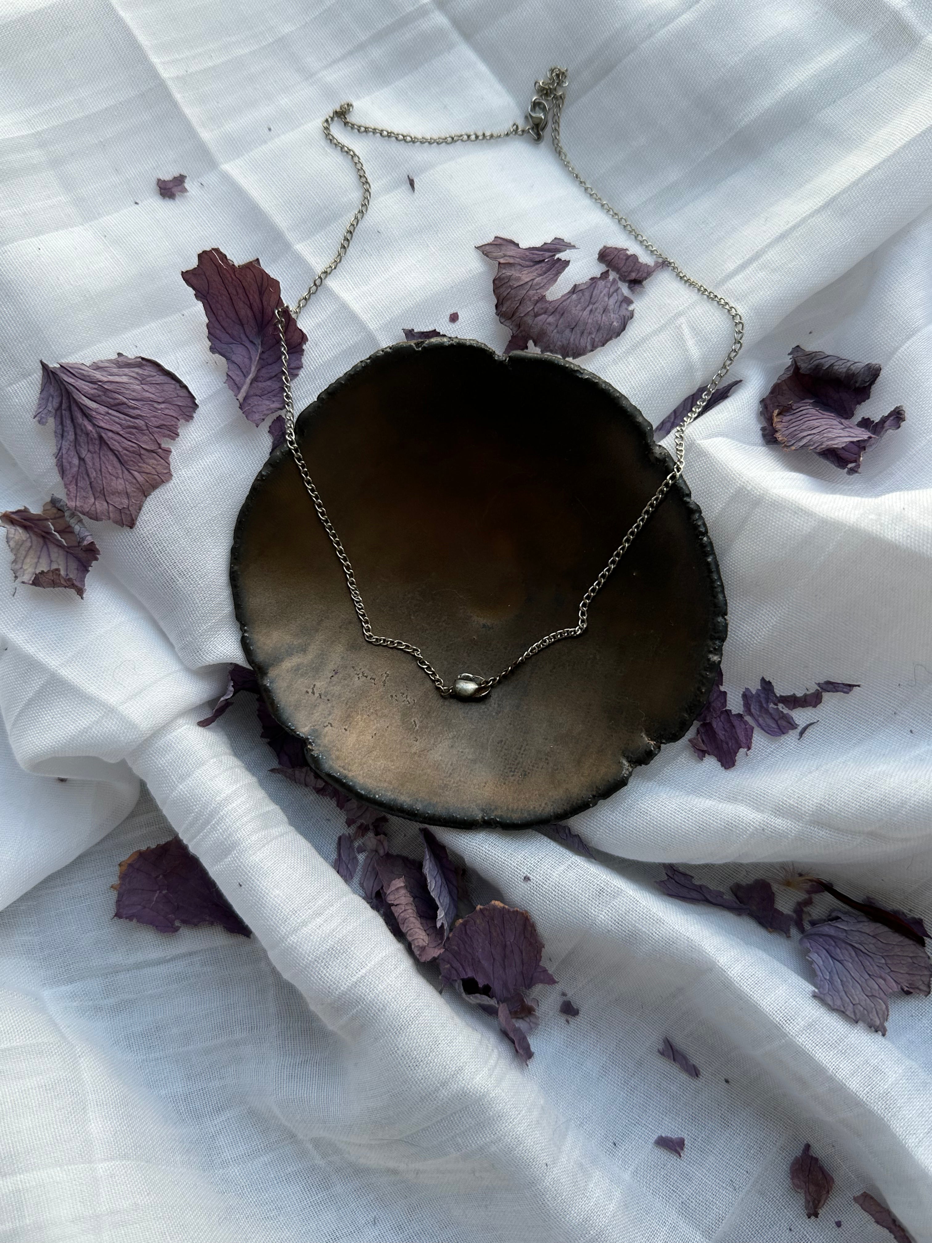 “Gravity Drop” – Handformed Pendant by Laura Řezaninová