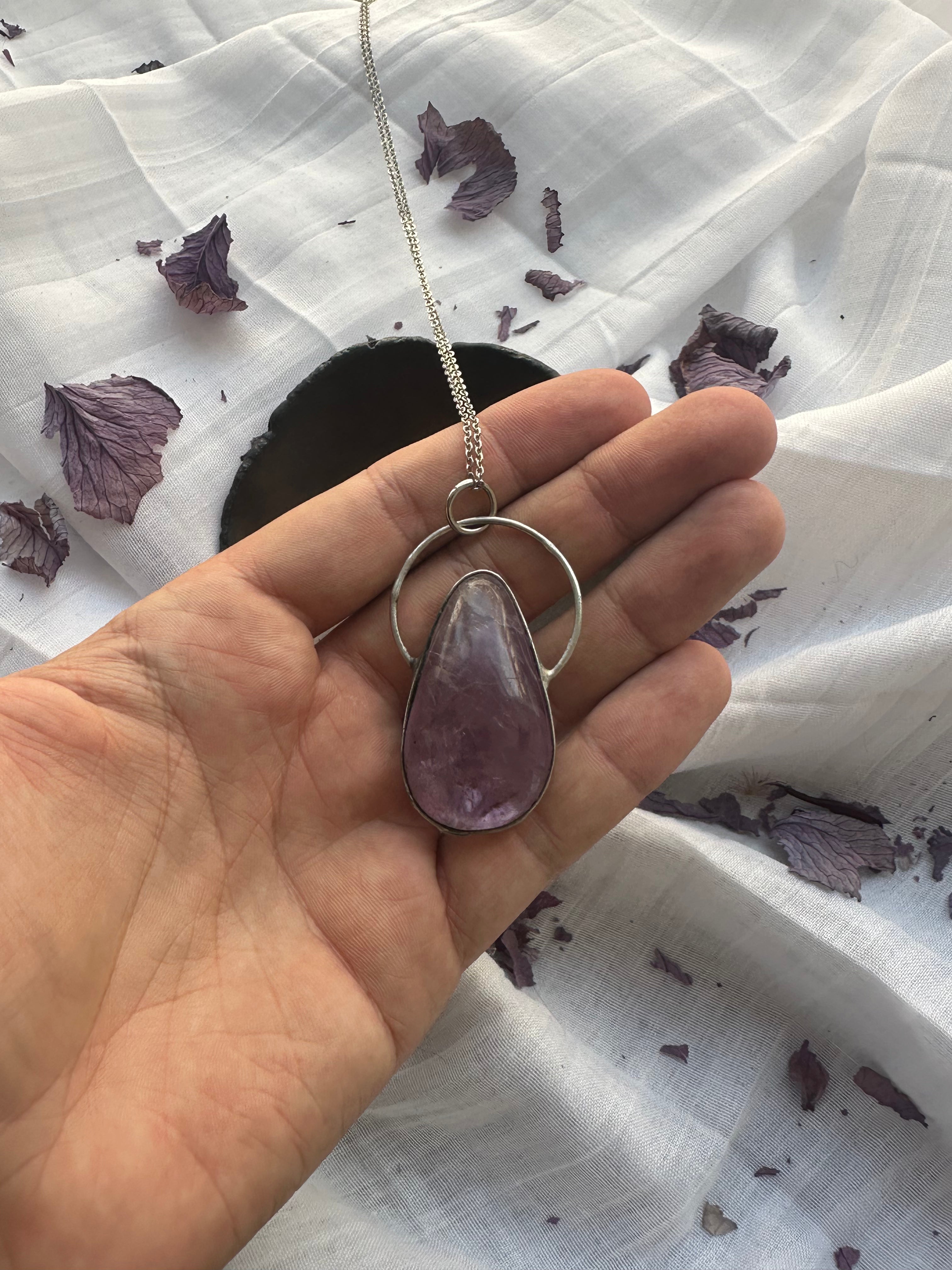"Lavender Veil" – Amethyst Pendant by Laura Řezaninova