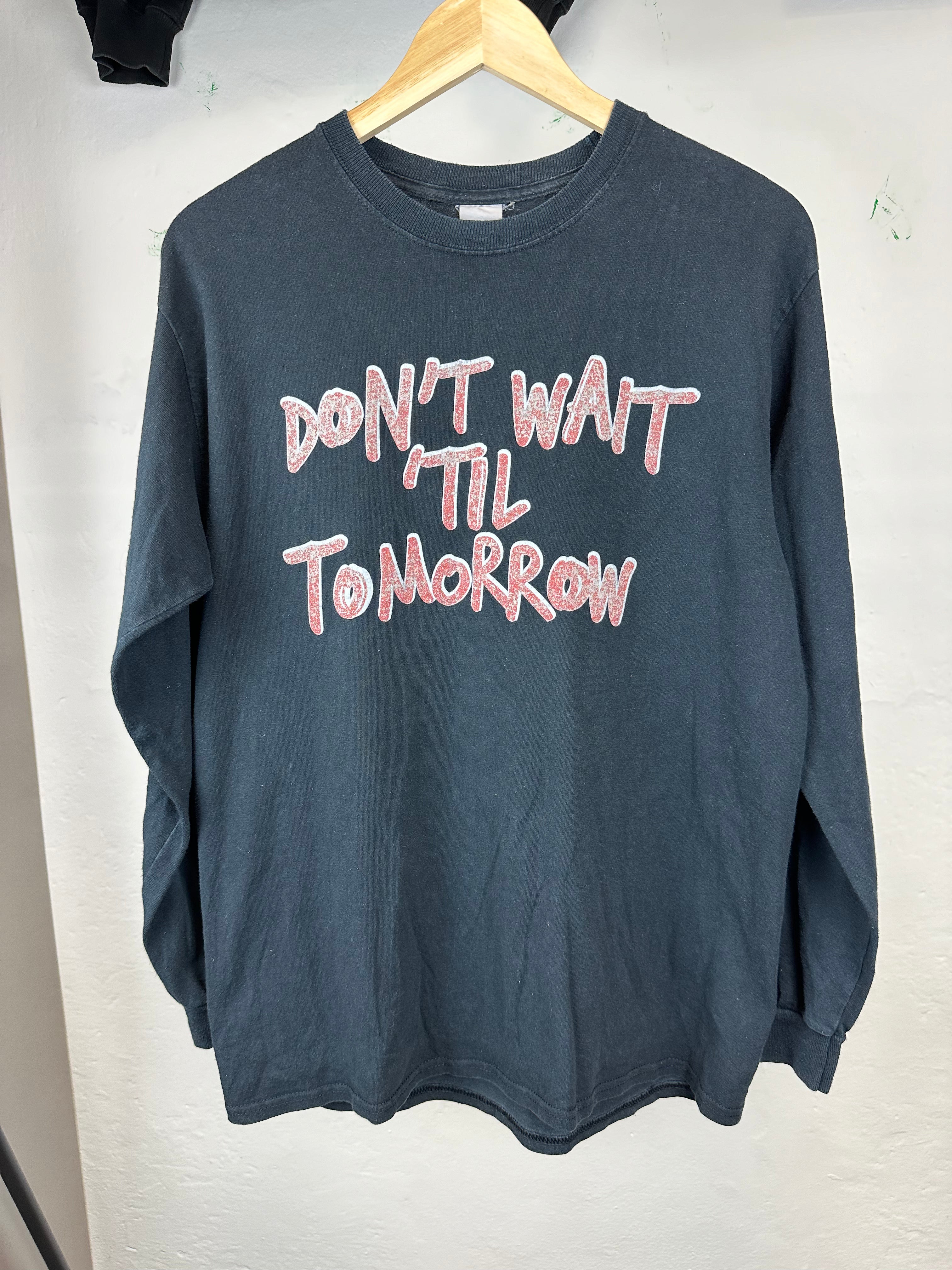 Vintage "Don't wait till tomorrow" t-shirt - size L